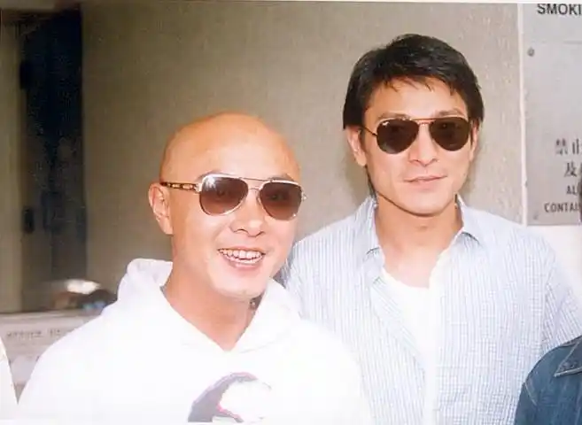 张卫健和刘德华电视剧叫好叫座,经济问题予以化解,张卫健否极阳回.