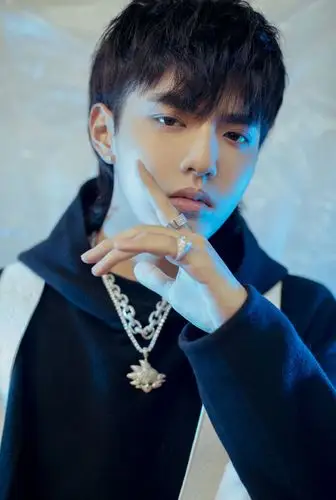 吴亦凡帅气撩人专辑写真图片