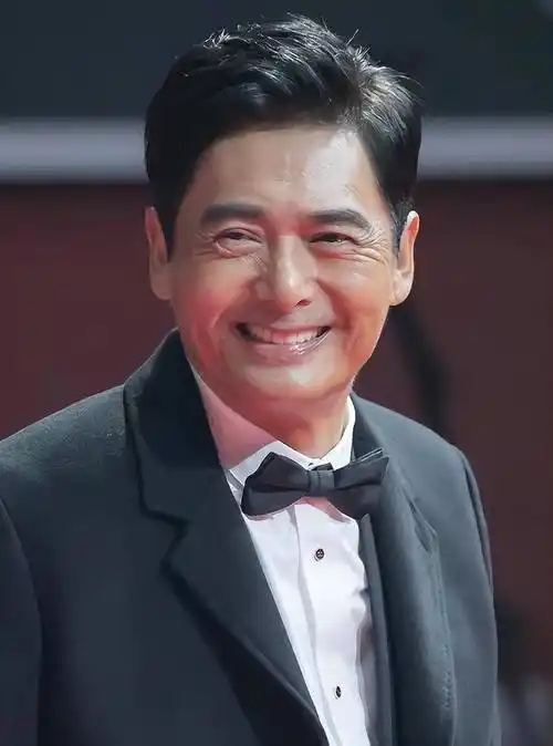 同为"香港之子",周润发和成龙的现状为何并不相同?