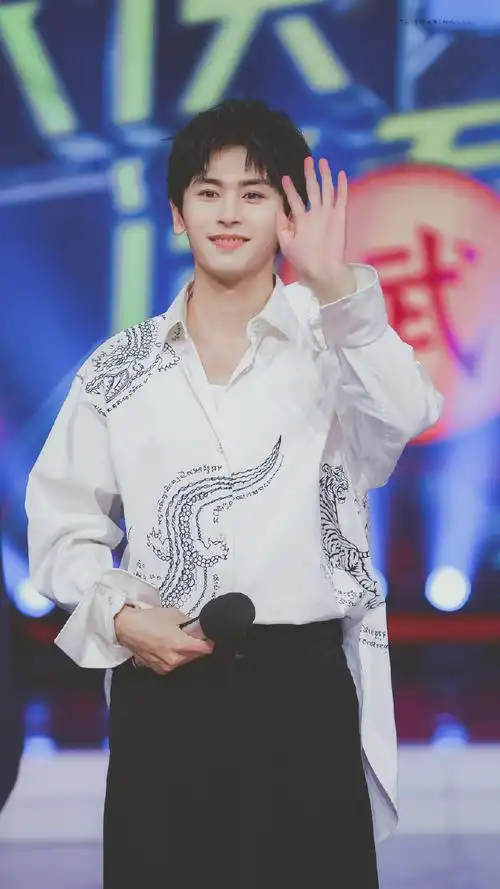 张哲瀚[超话]#373739#张哲瀚快乐大本营#快乐大本营 .