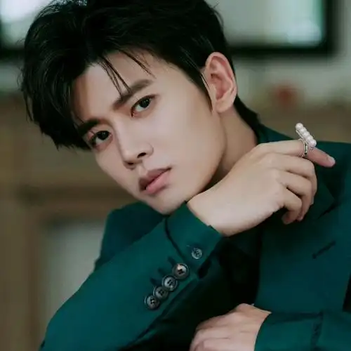 任嘉伦 想住进你的眼睛