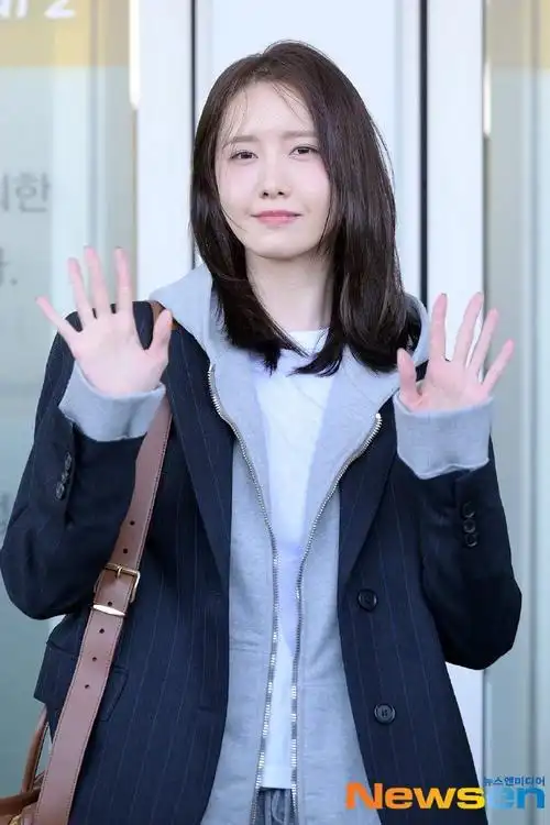 林允儿仁川机场出发 巴黎时装周新闻图3230343730:@lim