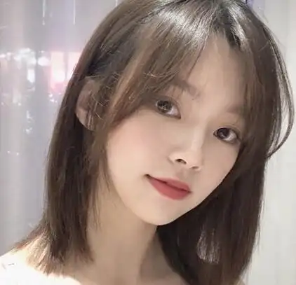 2022好看的直发发型女,气质女孩的专属发型