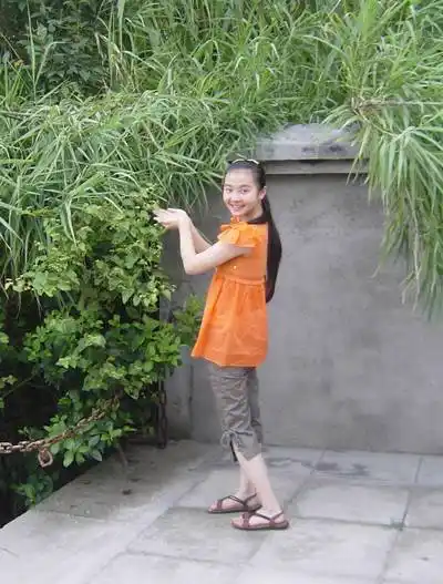 原创童星出道的杨丽晓如今逆袭美得不可方物她和释小龙秘密结婚