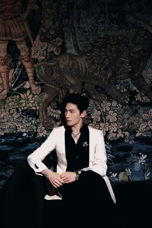 杨洋刘亦菲合照2015年vs2023年