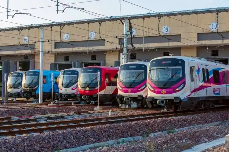 6号线一期首通段采用a型列车6辆编组,首次采用五彩列车,融入中原文化