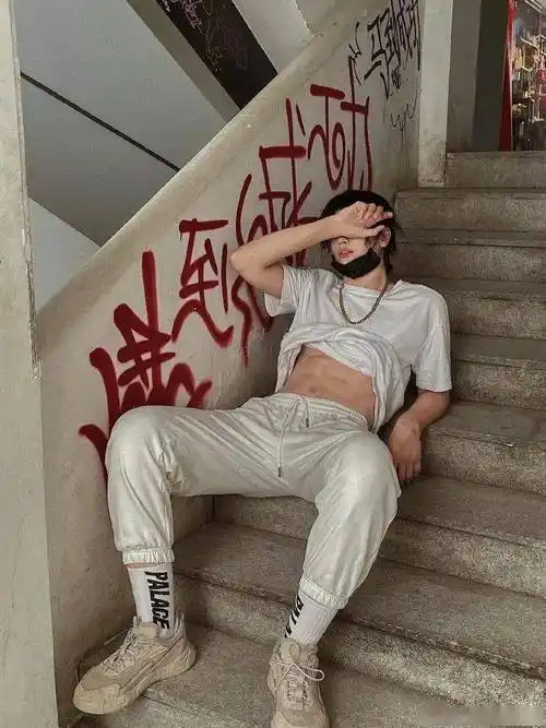 八块腹肌又a又欲,但真身竟是结婚9年全职妈妈?_卡琳娜