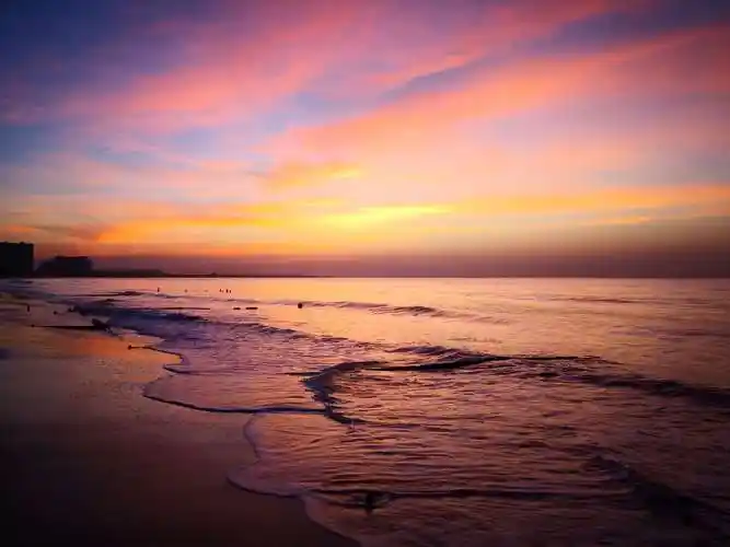 傍晚时分的海边儿