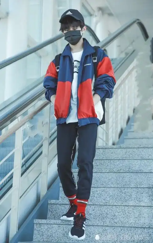 有种个性叫易烊千玺的袜子,看到他的穿法,一般人学不来的时尚