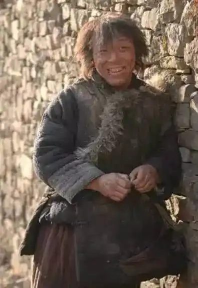 《斗牛》里简直丑到不忍直视,不过贡献了一张绝版表情包!