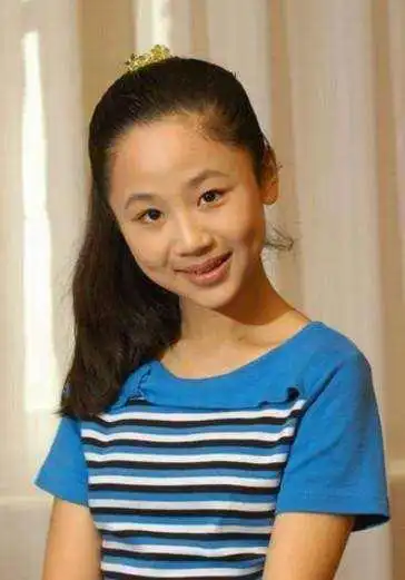 现在女明星光华亮丽的呈现在台前幕后,不是所有的明星小时候杨紫小