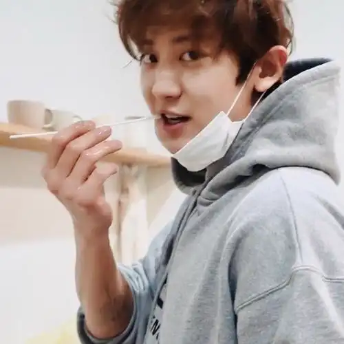 收集朴灿烈男友照我也要发朋友圈