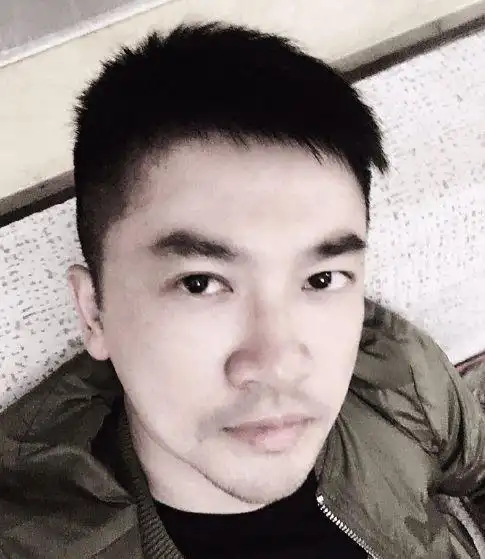 苏有朋深夜晒照 网友:太憔悴了