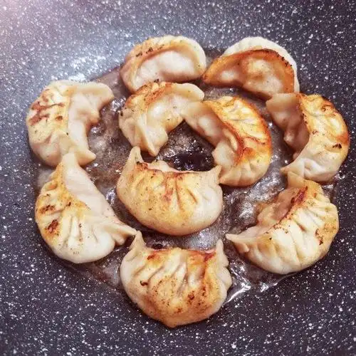 生煎鲜虾猪肉饺,馅儿料十足