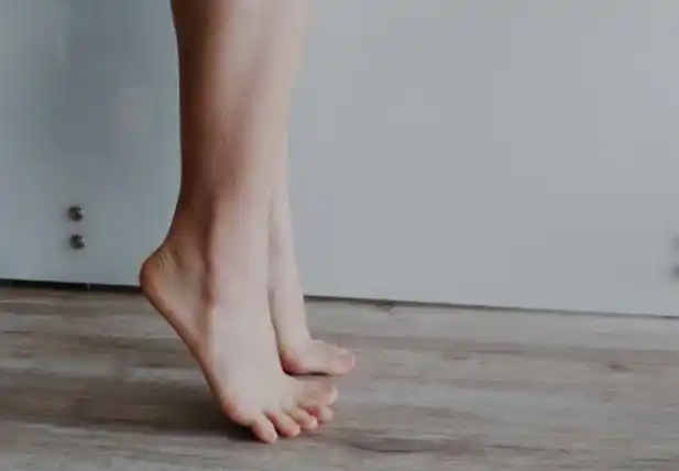 每天坚持踮脚尖15分钟一段时间后或能帮你解决5个问题