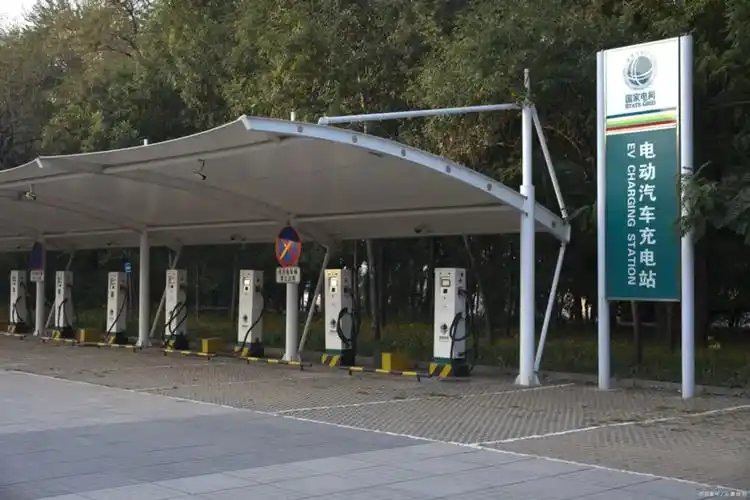 除了数量不足之外,充电基础设施建设还会遇到一些商业上的问题.