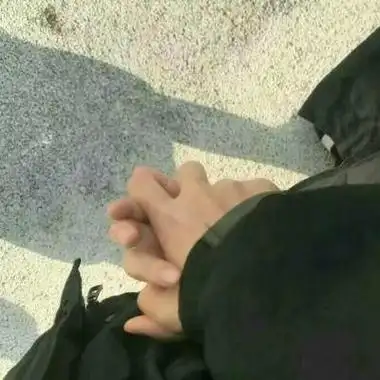 情侣牵手照片头像一左一右