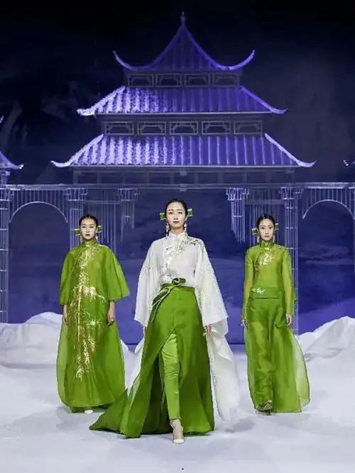 品牌设计   #服装  #t台走秀  #t台走秀  #t台模特  #盖娅传说