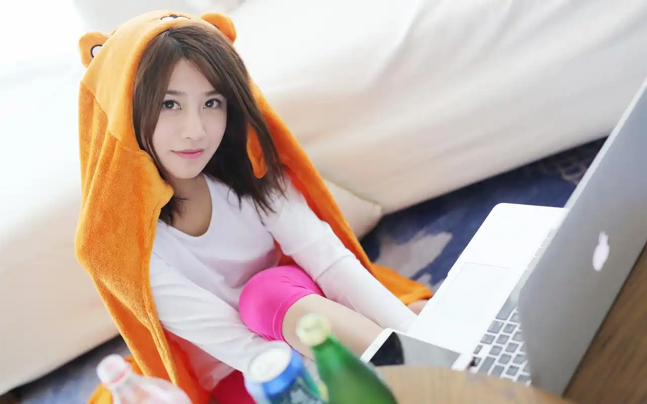 性感美女居家迷人写真图片桌面壁纸高清大图预览2560x1600_美女壁纸