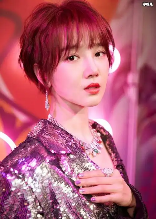 陈小纭帅气短发