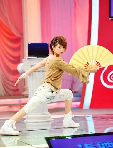 功夫美女马畅淡定自然显大气 太极时尚不是梦