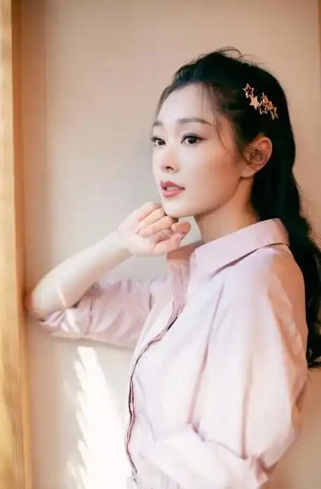 宋轶的个人资料简介和家庭背景被扒,与白敬亭相差几,家庭背景怎么是富