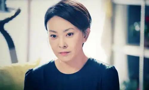 她是张嘉译的前妻,离婚后爱上孙红雷,今44岁美得像20岁少女