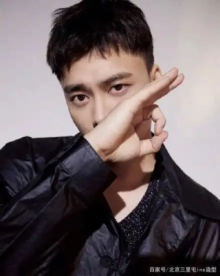 寸头长了怎么办?李易峰的狗啃刘海安排一下!