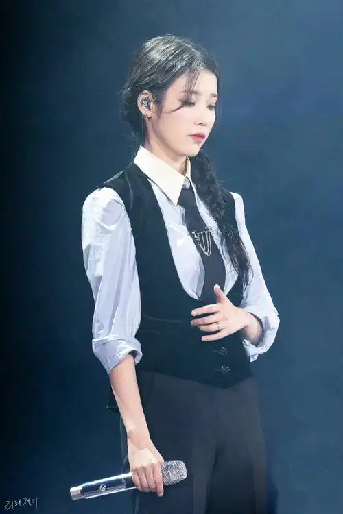 iu2022thegoldenhour蚕室演唱会