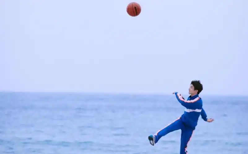 王俊凯高中打篮球的凯凯子