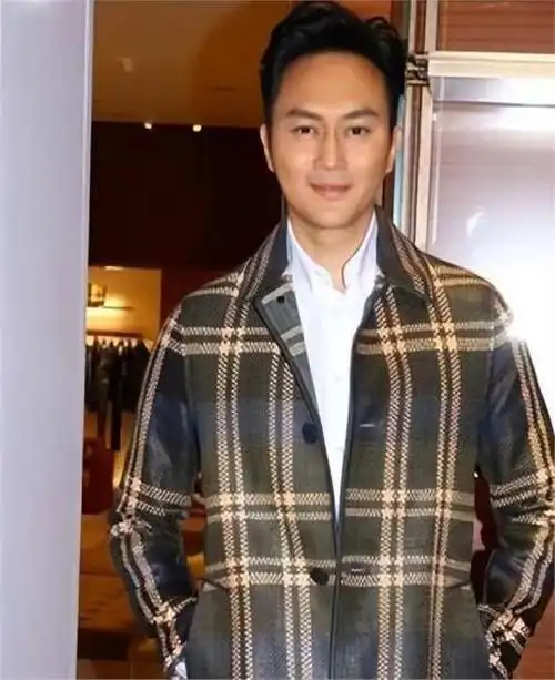 21年后再看张智霖:才发现他能娶到袁咏仪做老婆,到底是有多幸运