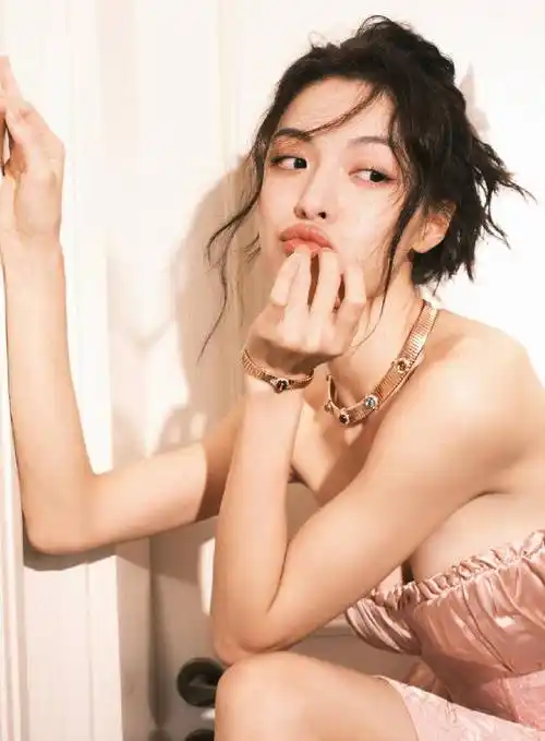 钟楚曦拍摄居家写真,魅力无限,被网友隔空喊老婆_身材_诱惑_床上