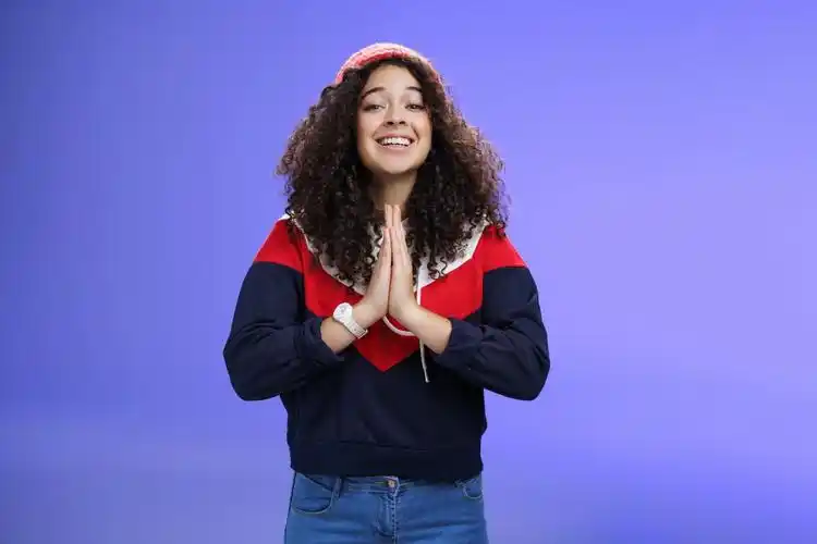 双手合十的美女图片,高清图片