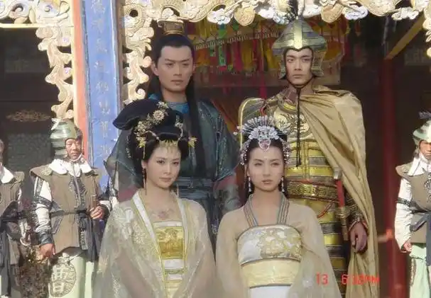 承欢记邓英年轻时因美貌出圈46岁婚姻无着落却越发优雅了