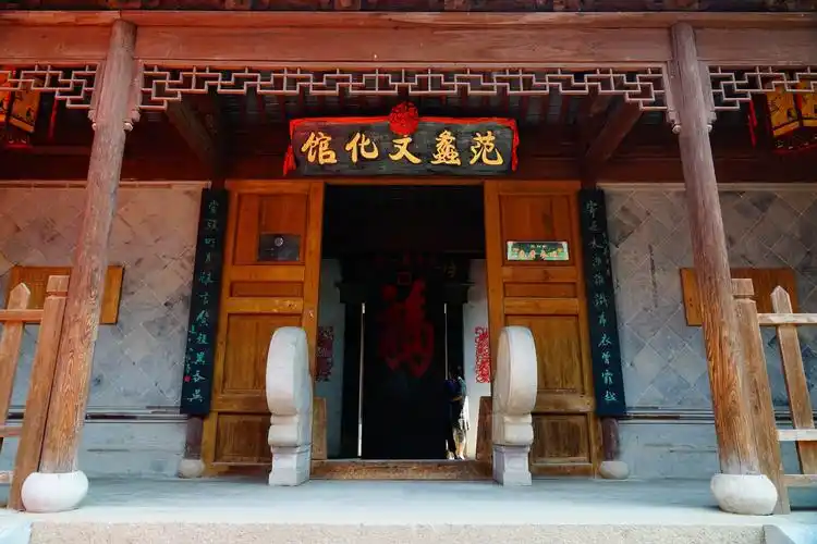 范蠡文化馆里福财多.