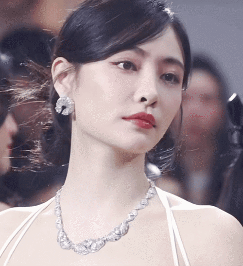 大秀春光的杨颖和张萌,都败给了"全裹"出镜的斓曦|于正|景甜|沈眉庄