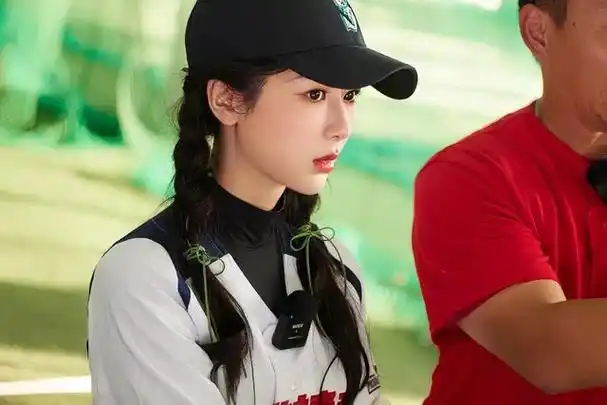 杨紫打棒球花絮照,运动风杨紫上线