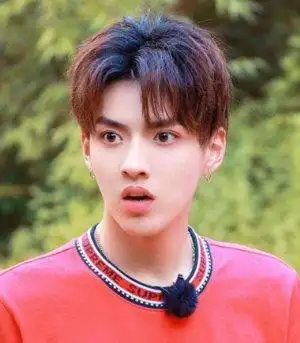 首页 男生发型 男生烫发 小头男生剃哪些短发好看 迷倒万千女生的卷发