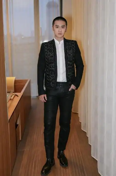 西裤支起大帐篷图片硬汉(好男人就要穿西装,蒋劲夫的"硬汉式穿搭"杀伤