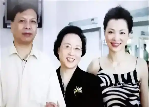 前央视主持人程前大变样60岁的他让观众直呼已经完全认不出