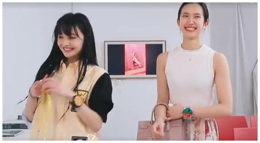 印象中,出道10多年的郑爽极少有圈内同龄闺蜜或者好友,除了跟马天宇