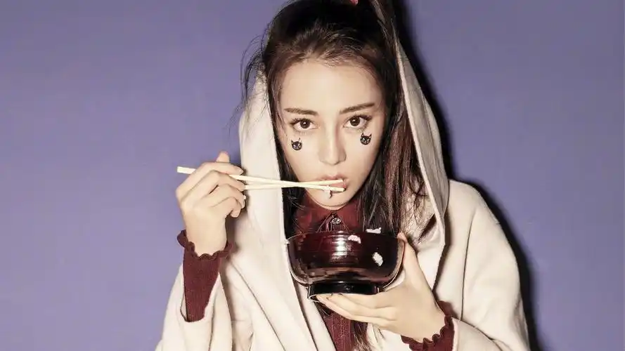 明星美女迪丽热巴明星风尚壁纸3