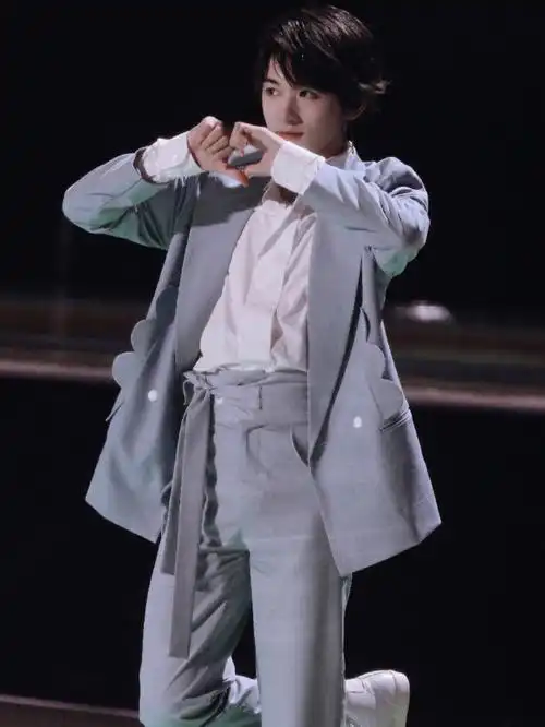 宋亚轩舞台照