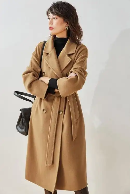 毛呢大衣不吃香了现在流行羊绒大衣学会这样搭配很显贵