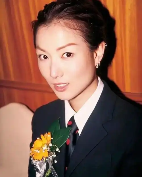 50岁?郑秀文的年龄果然只是数字-cw资讯网