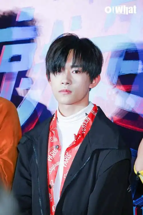 实力偶像易烊千玺又被前辈夸赞