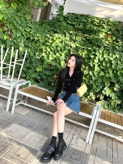 鞠婧祎晒秋日氛围感造型小个子穿搭模板不惧镜头怼脸拍摄