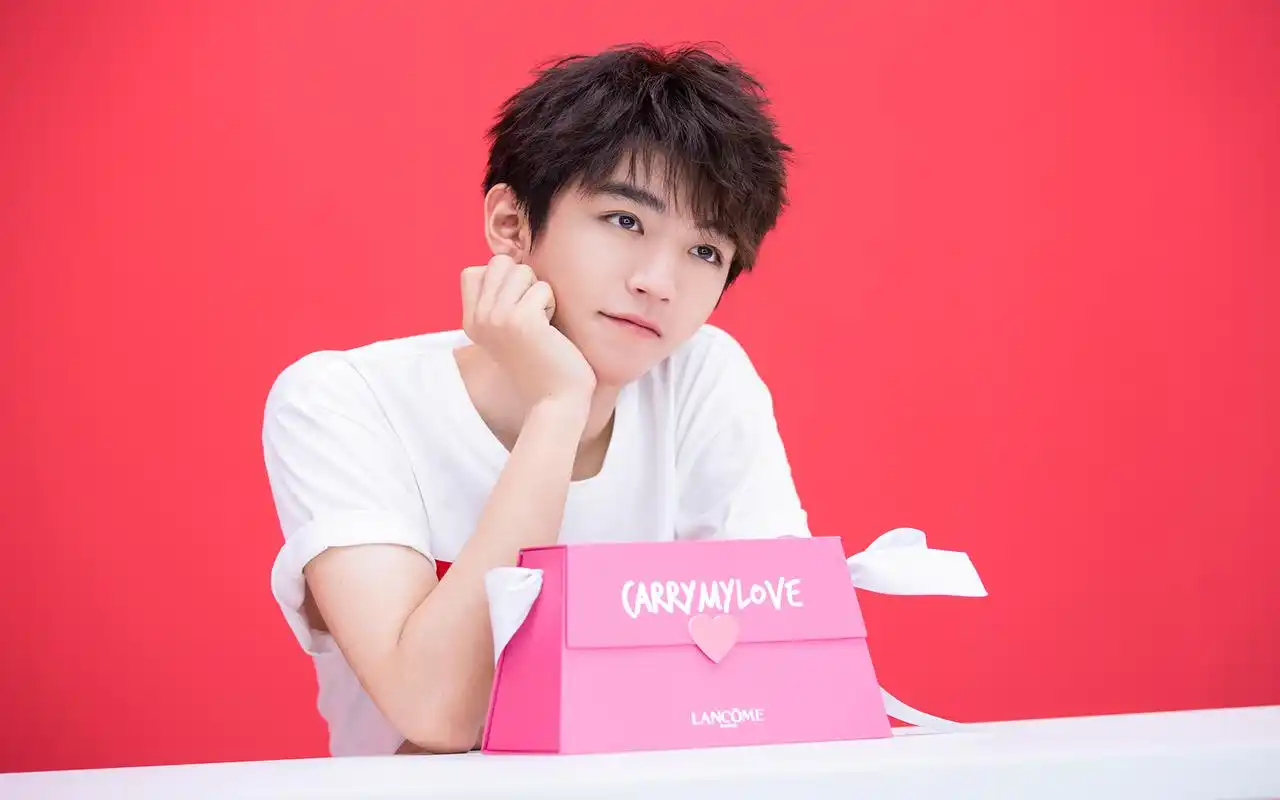 王俊凯清新帅气写真电脑图片壁纸高清大图预览1920x1200_大陆明星下载