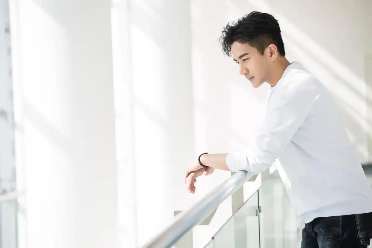 本周的歌手威是温暖的～  听你唱暖暖的歌!