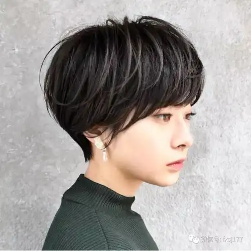 带点纹理的短发最好看
